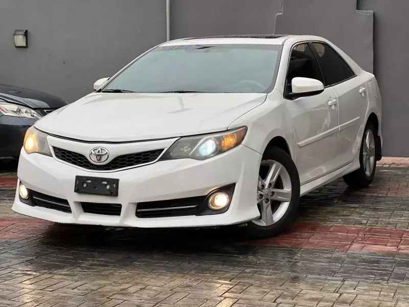 Toyota Camry   - 2012