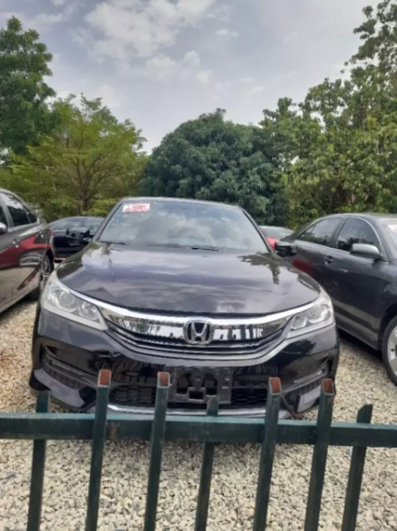 Honda Accord   - 2017
