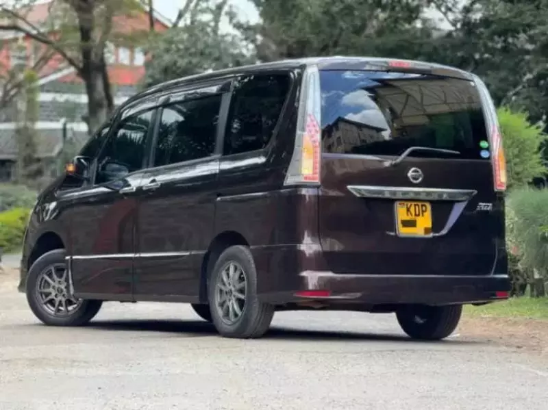 Nissan Serena Hybrid    - 2015