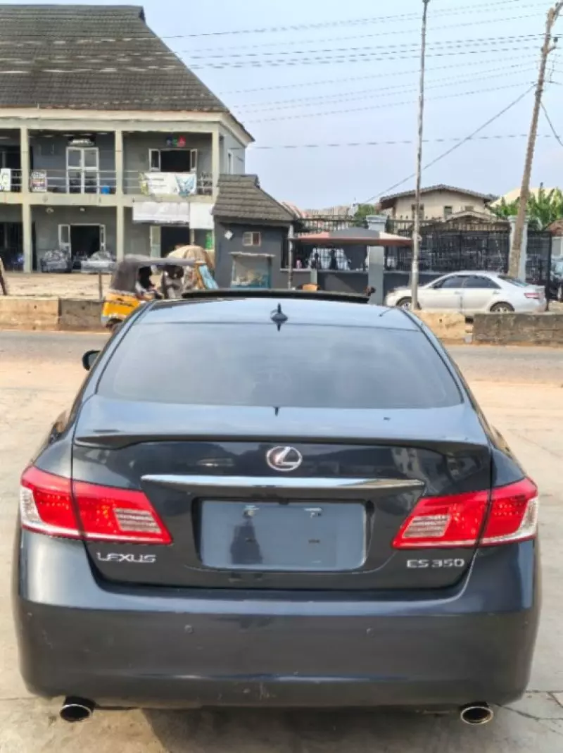 Lexus ES   - 2010