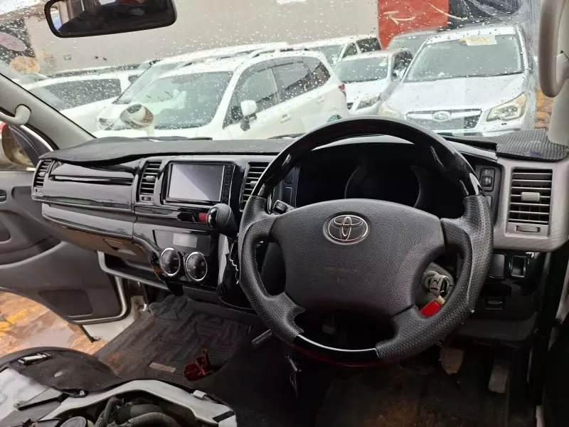 Toyota Hiace   - 2012