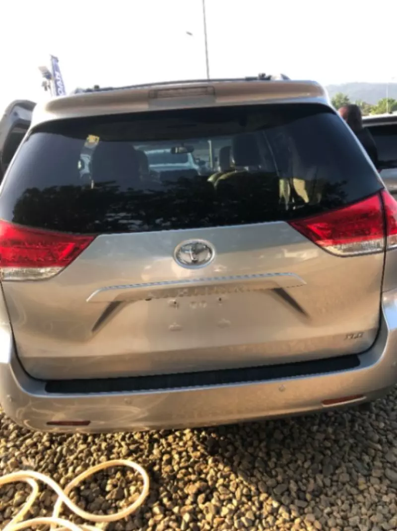 Toyota Sienna   - 2013