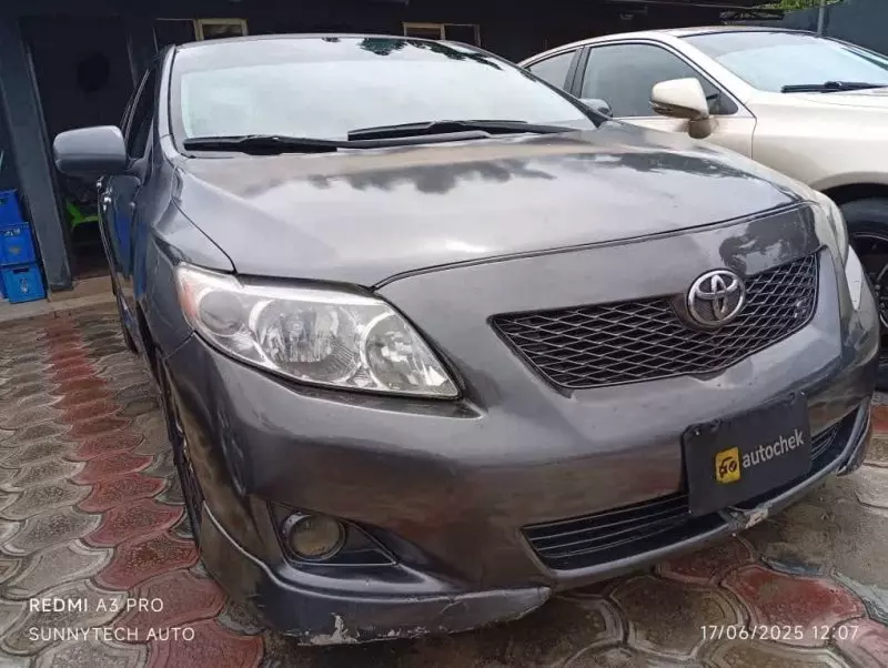 Toyota Corolla   - 2009