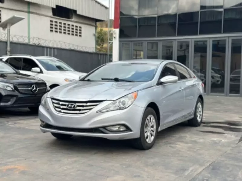 Hyundai Sonata   - 2011
