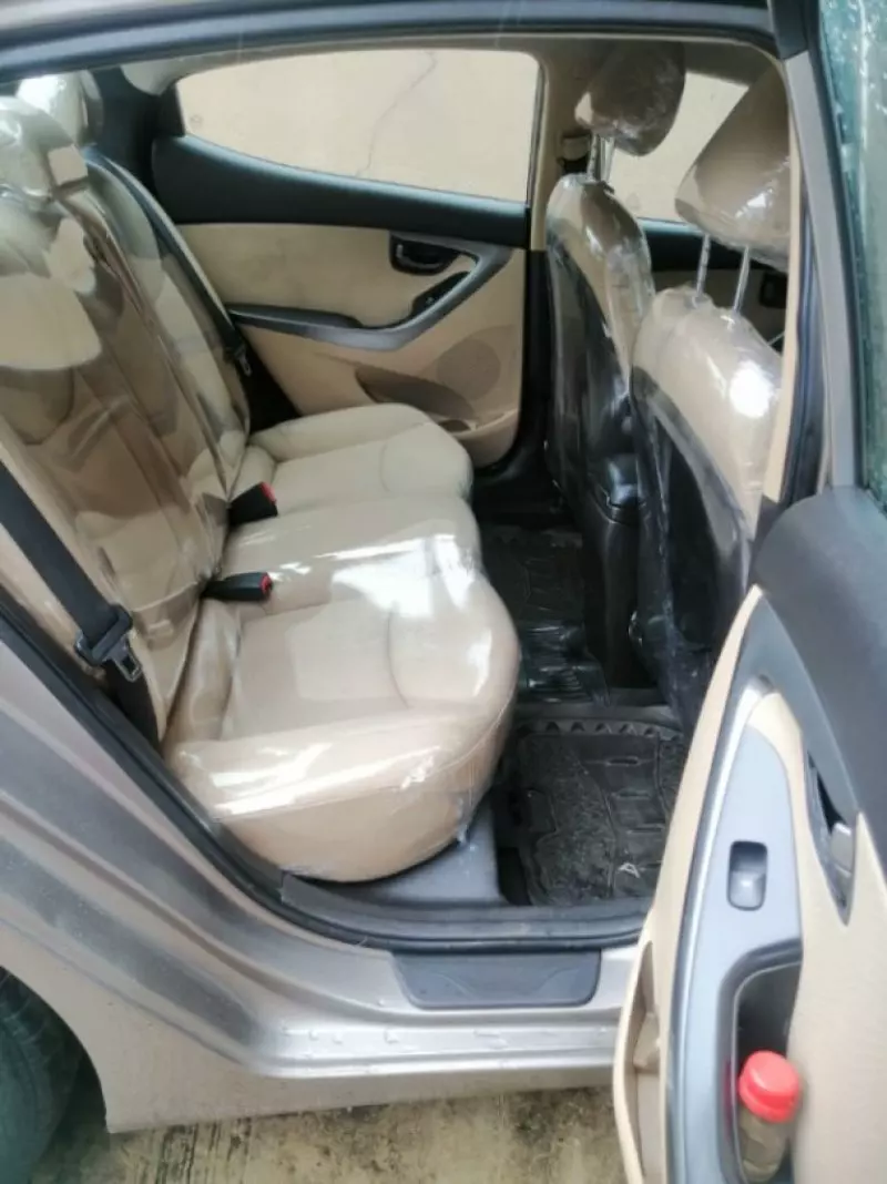 Hyundai Elantra   - 2011