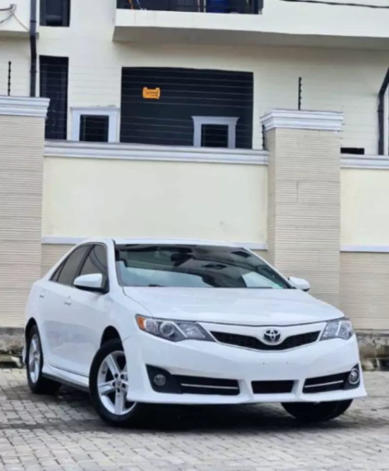Toyota Camry   - 2013