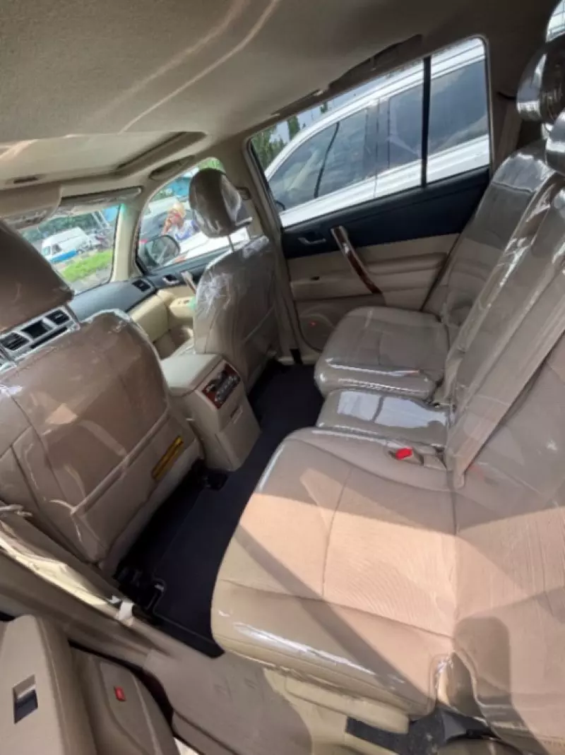 Toyota Highlander   - 2012