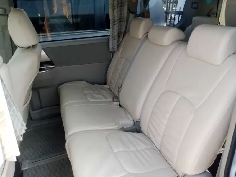 Toyota Noah   - 2012