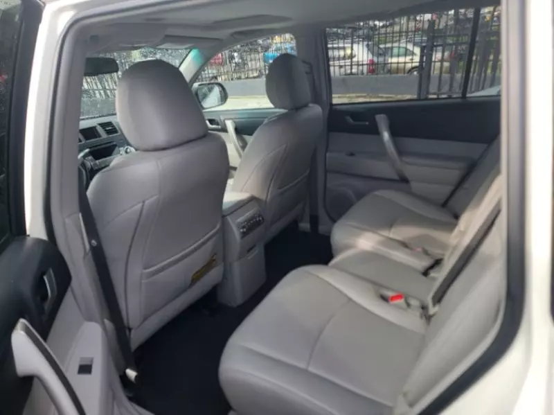 Toyota Highlander   - 2012