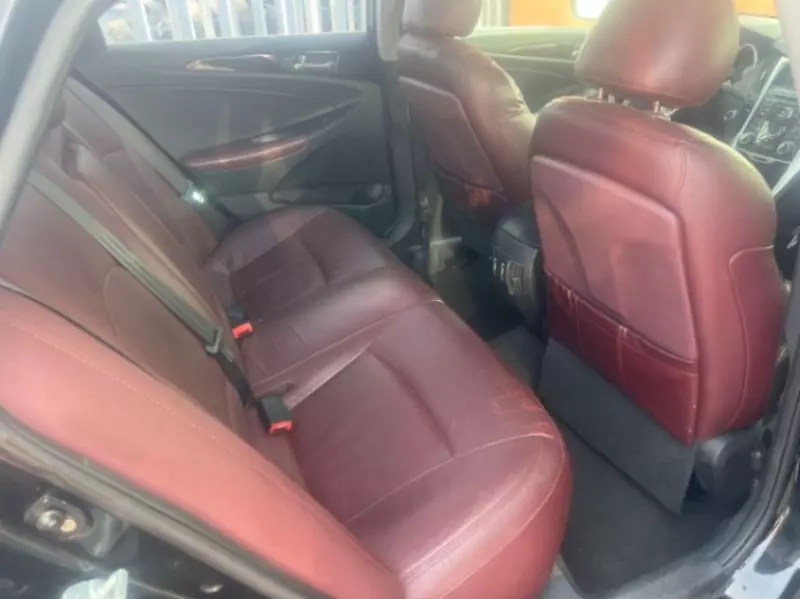 Hyundai Sonata   - 2011