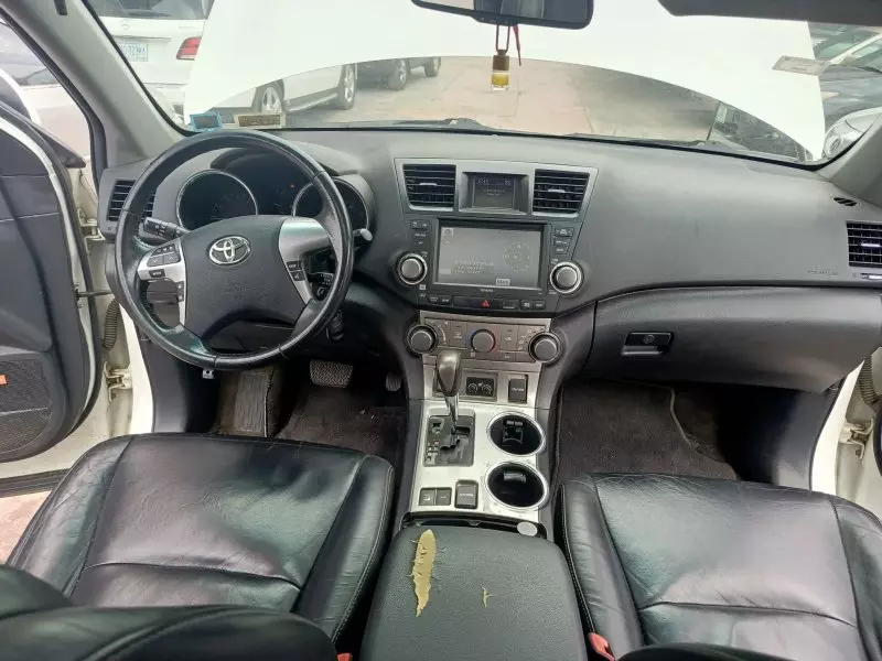 Toyota Highlander   - 2011