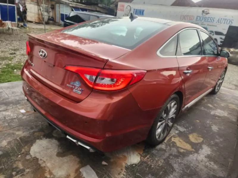 Hyundai Sonata   - 2015