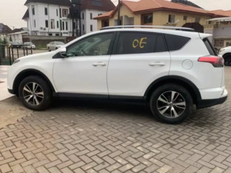 Toyota RAV 4   - 2017