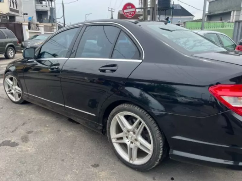 Mercedes-Benz C-Class   - 2009