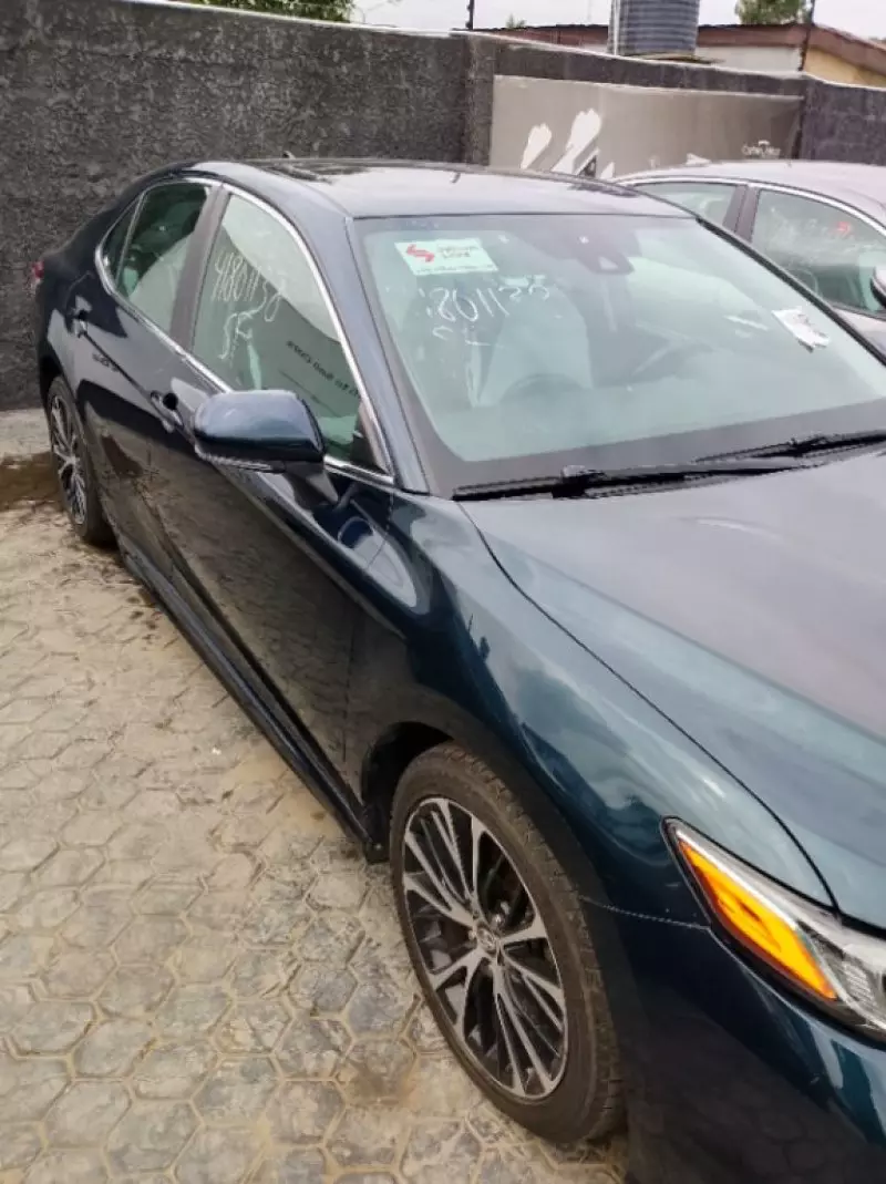 Toyota Camry   - 2019