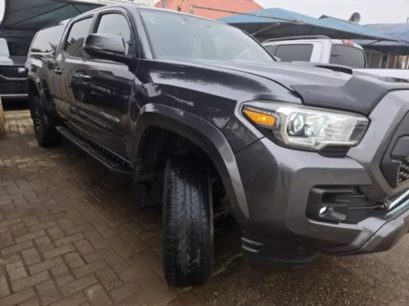 Toyota Tacoma   - 2017