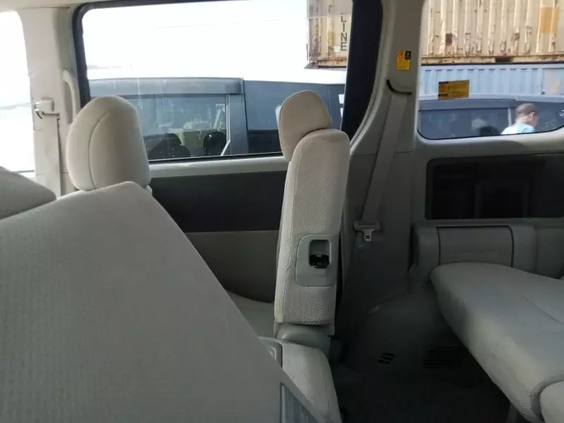 Toyota Noah   - 2010