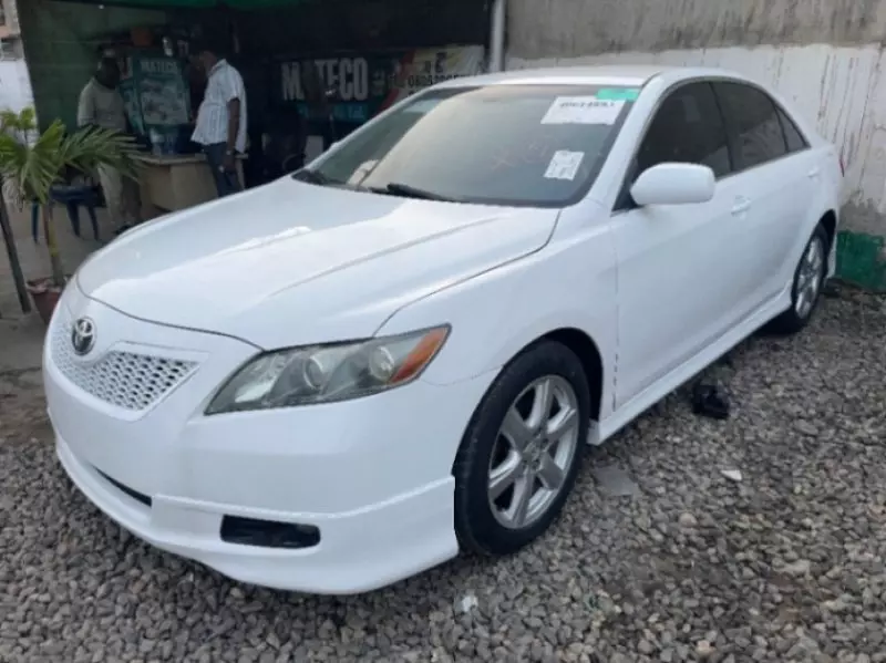 Toyota Camry   - 2009