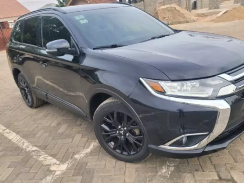 Mitsubishi OUTLANDER   - 2020