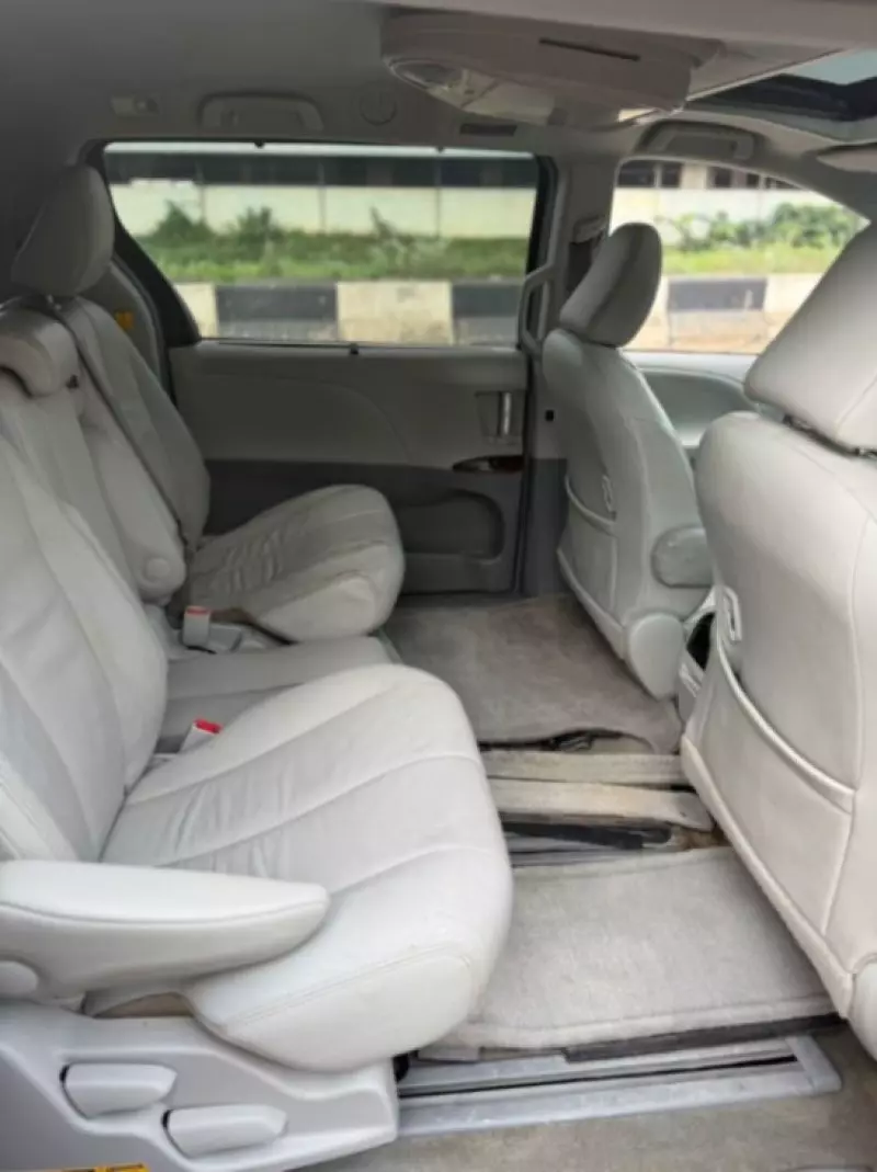 Toyota Sienna   - 2013