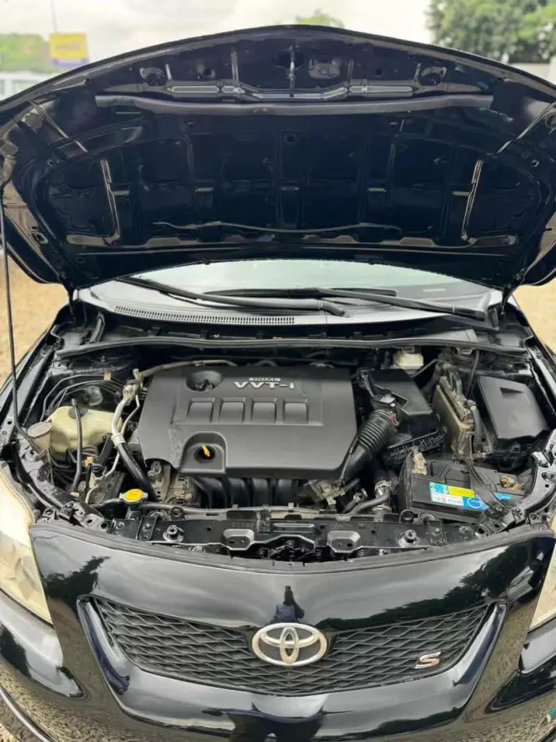 Toyota Corolla   - 2009
