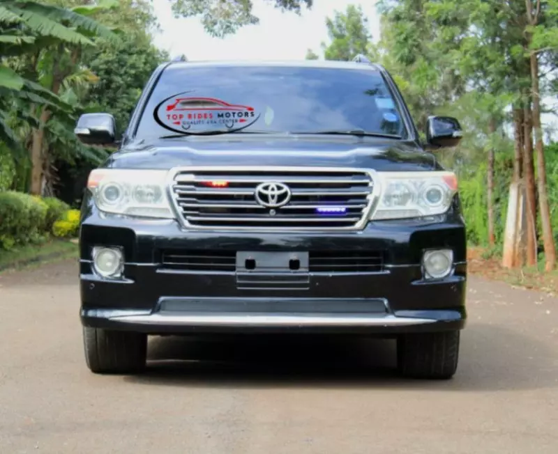Toyota Land Cruiser V8   - 2014