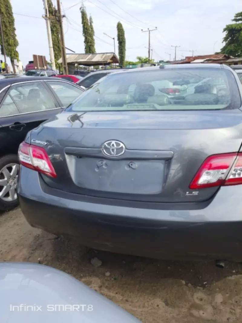 Toyota Camry   - 2011