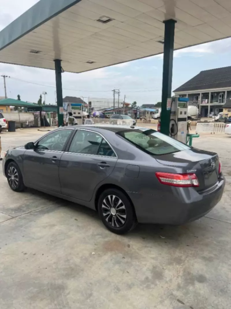 Toyota Camry   - 2009