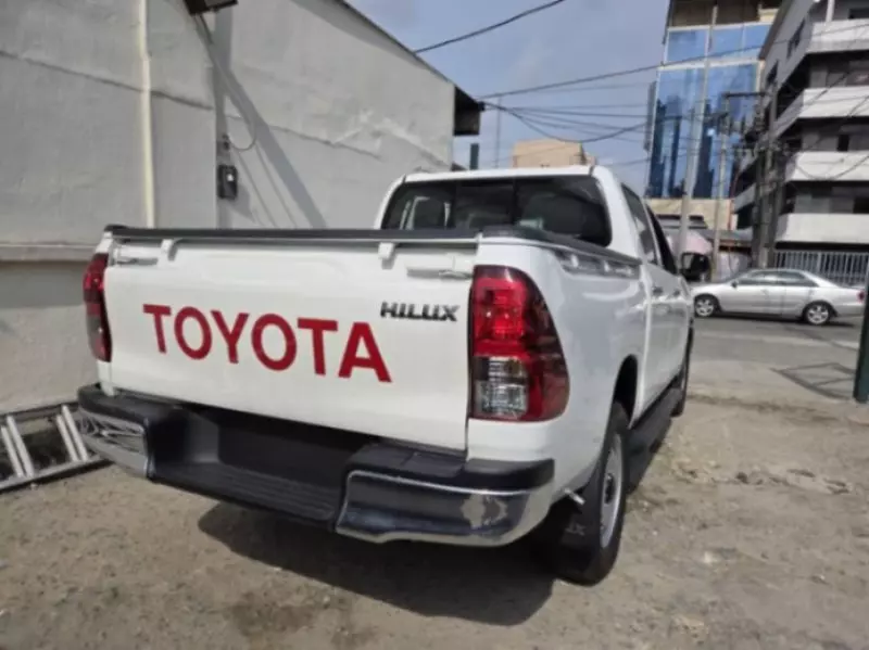 Toyota Hilux    - 2023