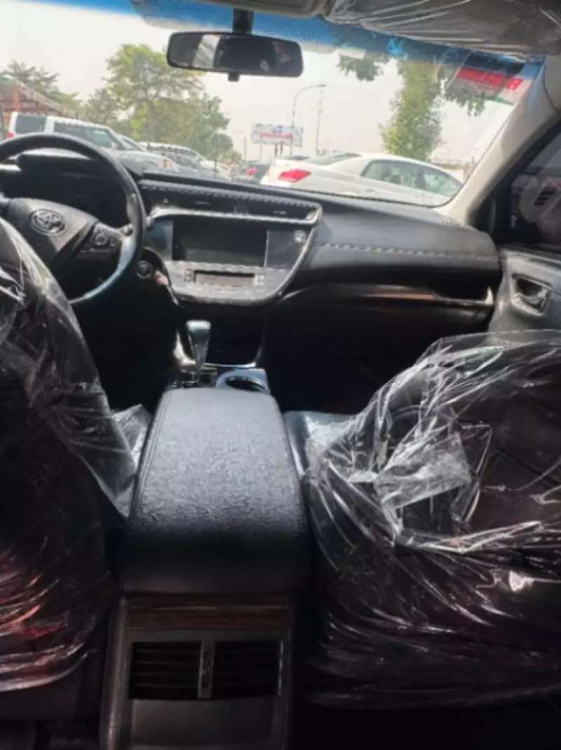 Toyota Avalon   - 2013