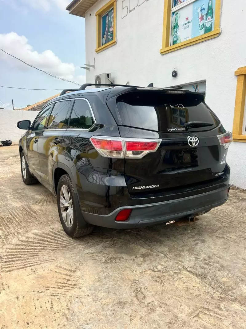 Toyota Highlander   - 2014
