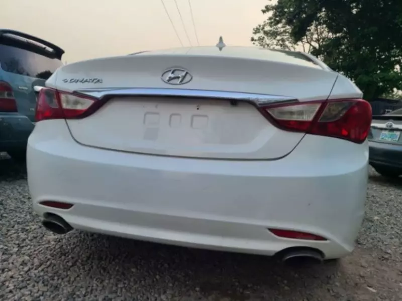 Hyundai Sonata   - 2011