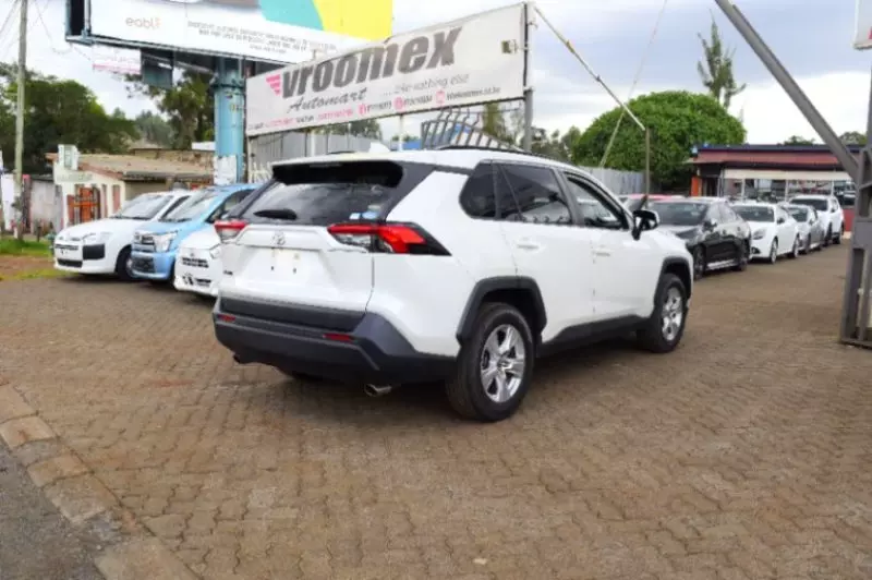 Toyota RAV 4   - 2019