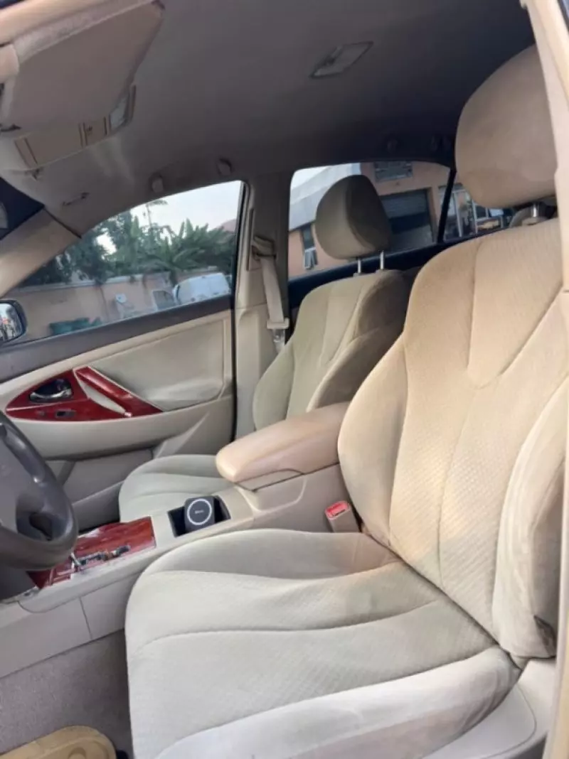 Toyota Camry   - 2009