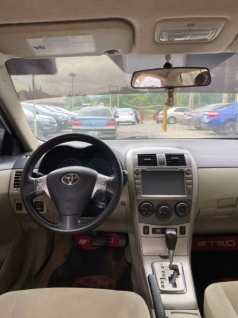 Toyota Camry   - 2011