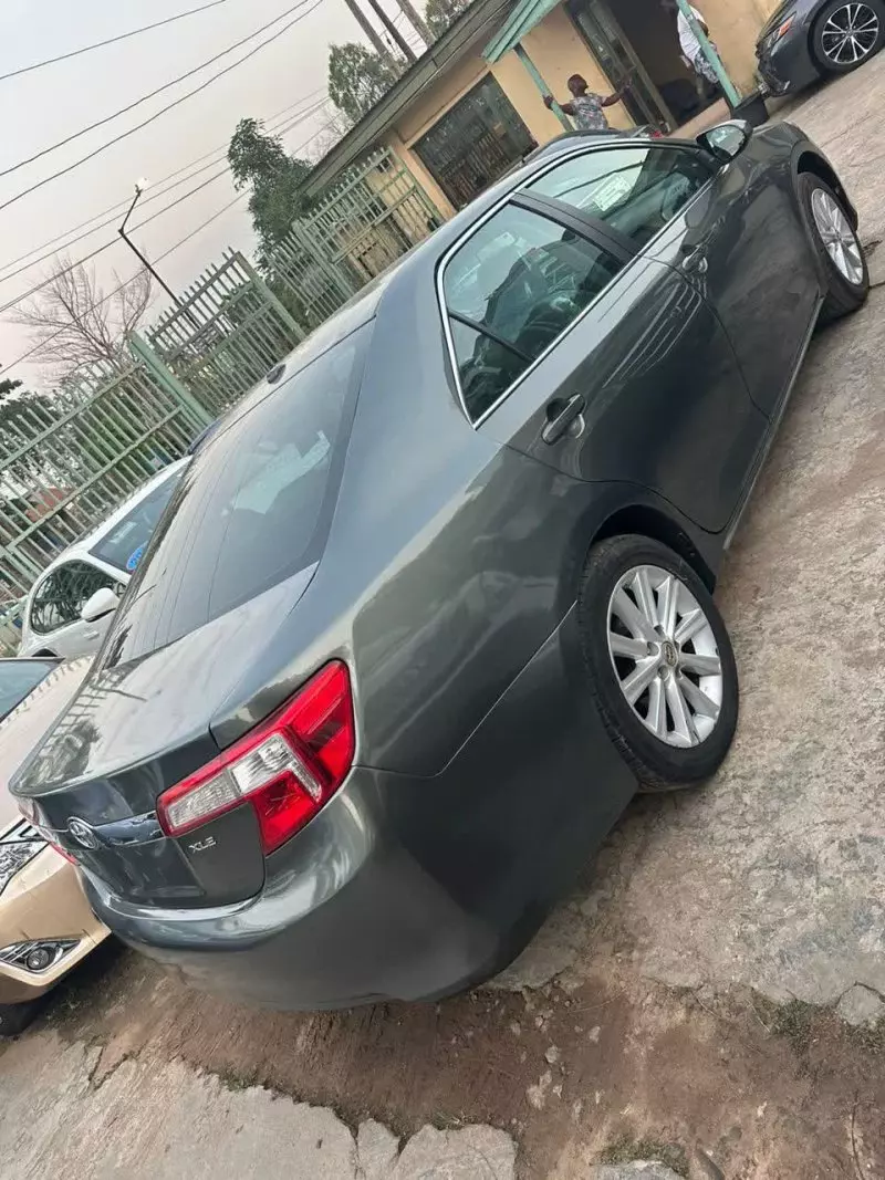 Toyota Camry   - 2014
