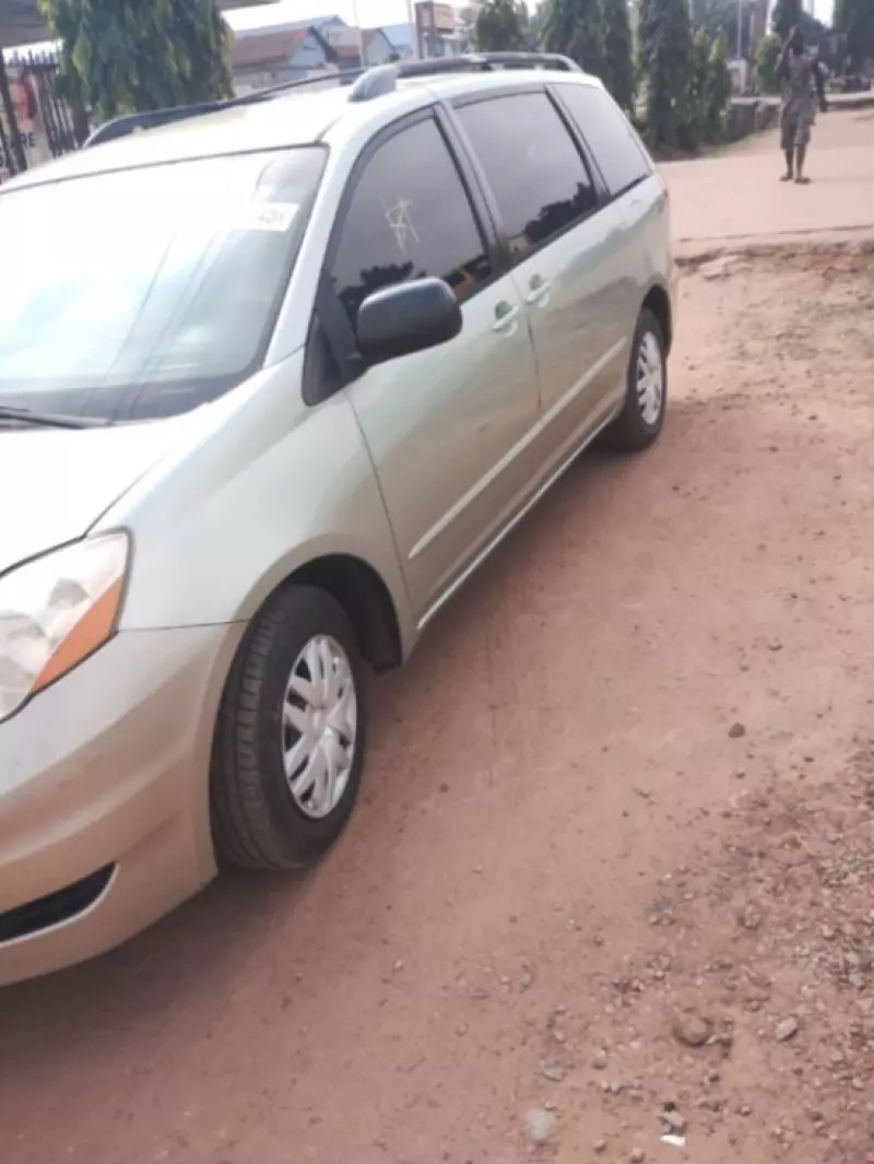 Toyota Sienna   - 2008