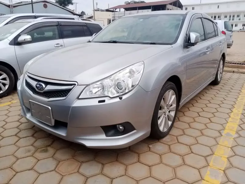 Subaru Legacy   - 2011