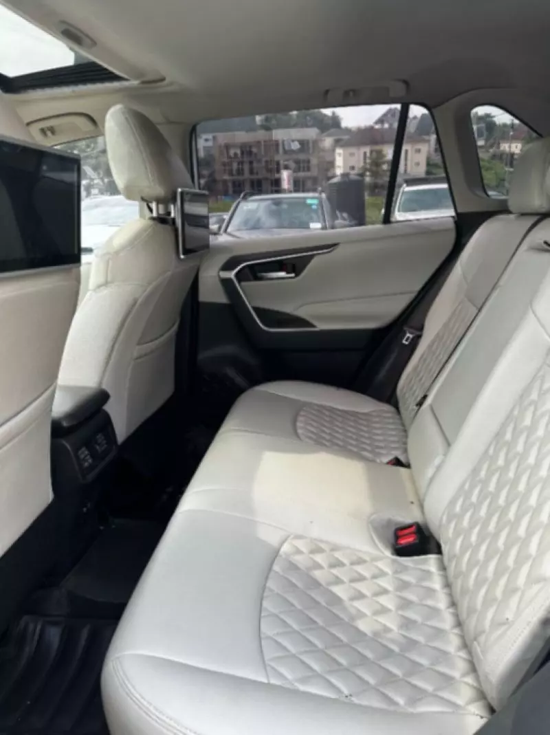 Toyota RAV 4   - 2019