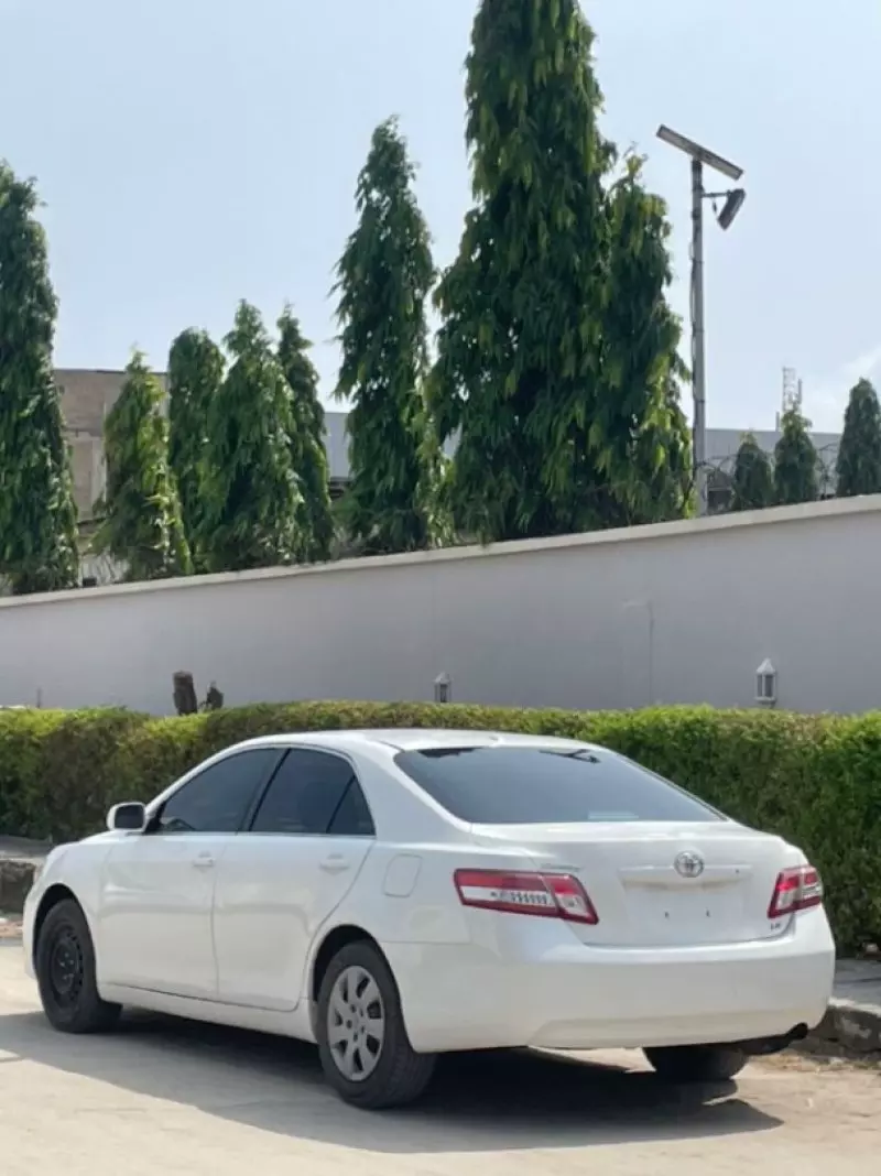 Toyota Camry   - 2010