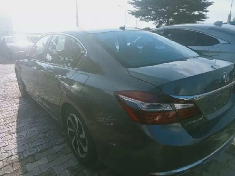 Honda Accord   - 2009