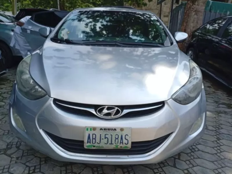 Hyundai Elantra   - 2013