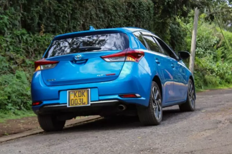 Toyota Auris   - 2015