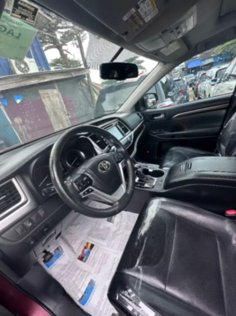 Toyota Highlander   - 2016