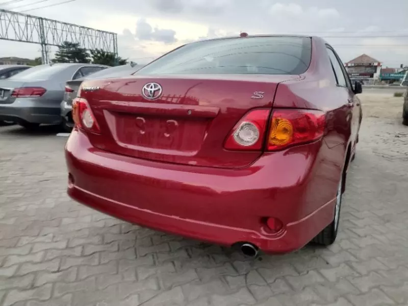 Toyota Corolla   - 2010