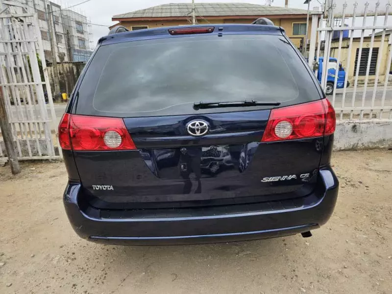 Toyota Sienna   - 2006