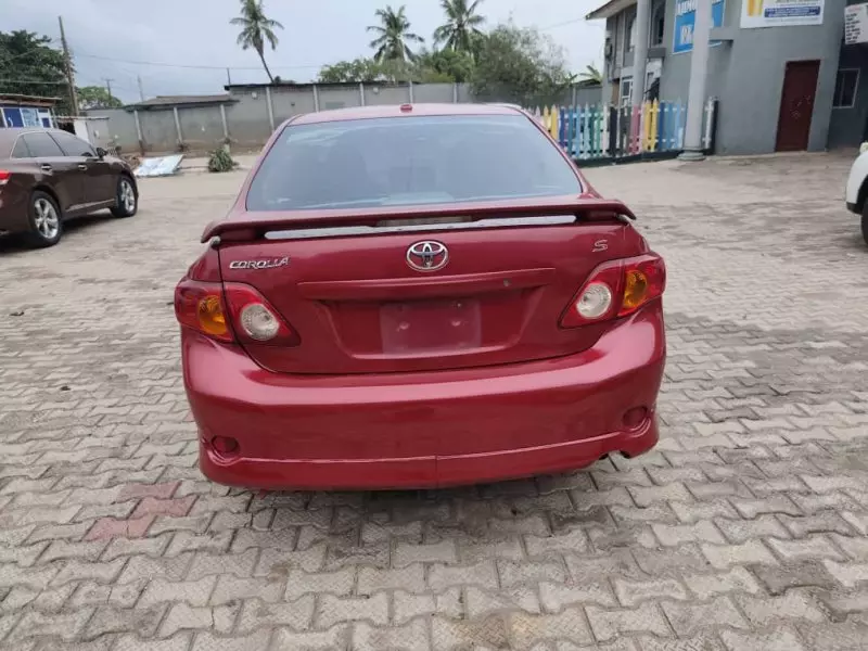 Toyota Corolla   - 2011