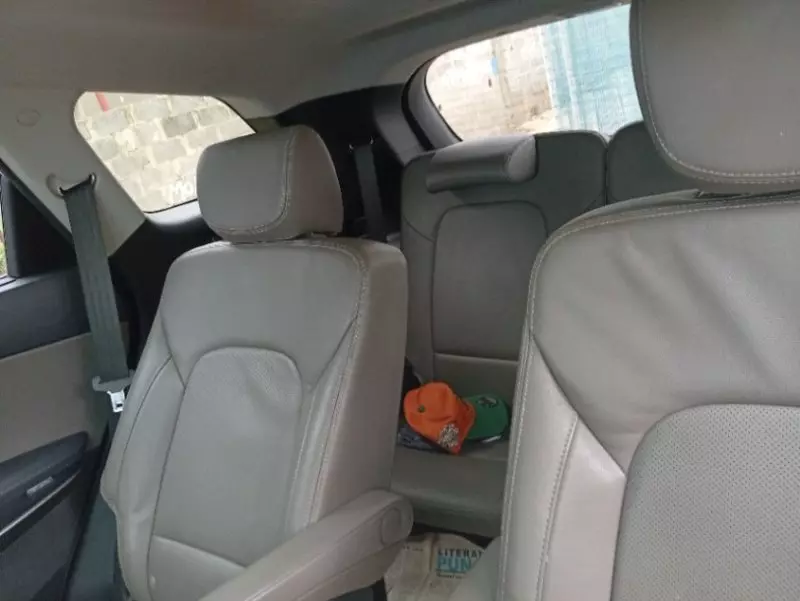 Hyundai Santa Fe   - 2015