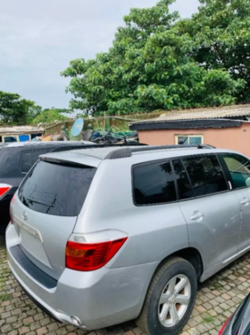 Toyota Highlander   - 2010