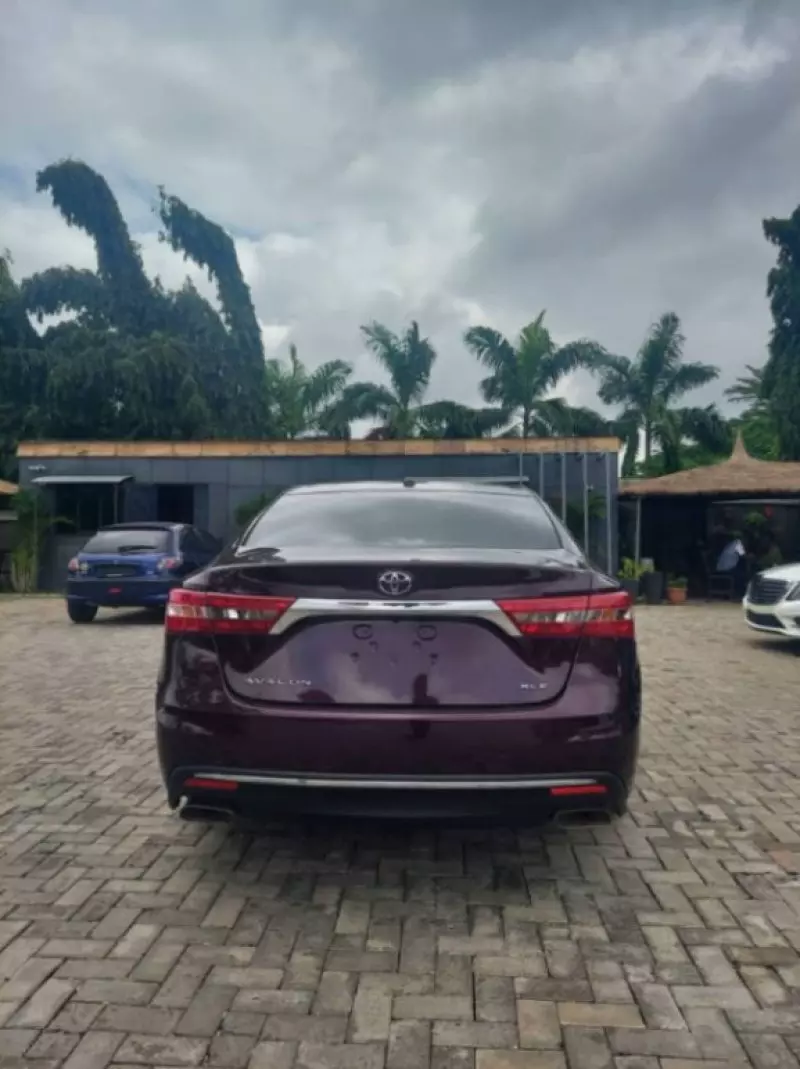 Toyota Avalon   - 2017